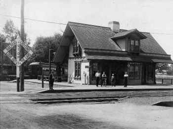 66. Station-Valley Stream-C. 1910.jpg (108599 bytes)